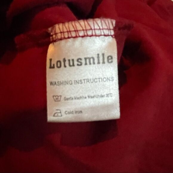 Red Cotton Long Sleeve Plus Size V Neck Dress - Picture 13 of 14